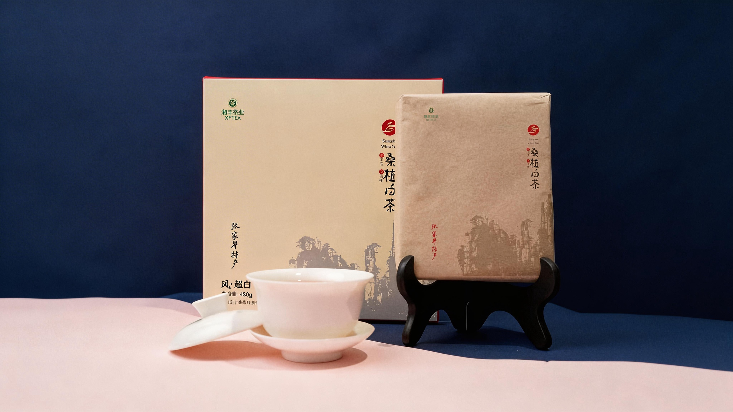 jimeng-2026-04-13-4822-保持圖片中的茶葉包裝、茶具、文字等所有內(nèi)容不變，僅將畫面比例調整為16_9，對空....png